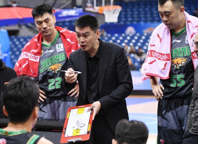 乐鱼体育-大外不到位卫冕冠军内线吃紧！张镇麟归来火线驰援