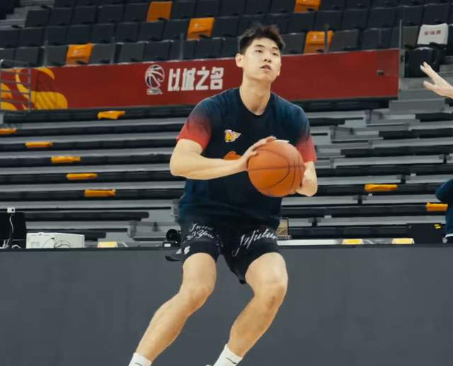 乐鱼体育-崔永熙自宣！亲承复出倒计时，对广东持球与防守的加成会非常大！|杜锋|球迷|本土球员|球员|球队_新浪体育_新浪新闻