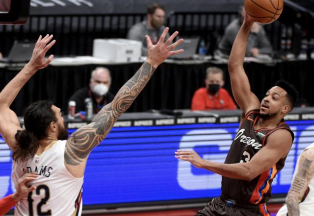 乐鱼体育平台-流言汇总：鹈鹕有意麦科勒姆 湖人塔克遭冷落