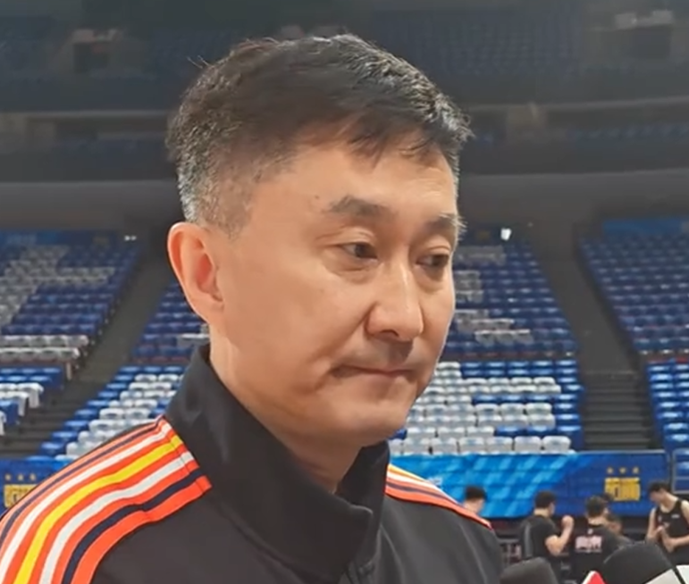 乐鱼体育平台-杜锋展望G3!拼北京,看到年轻队伍成长,回应奎因的针对!